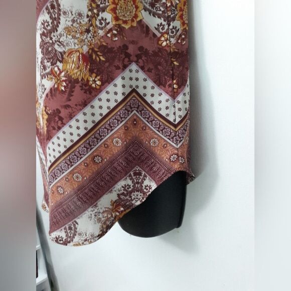 Rewind red lightweight floral blouse - Picture 4 of 5